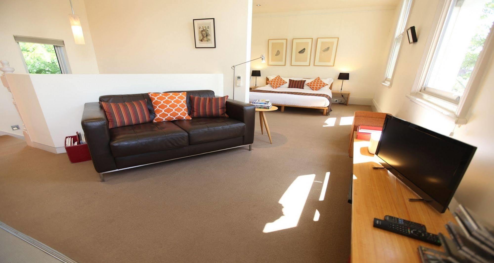Twofourtwo Boutique Apartments Λόντσεστον Εξωτερικό φωτογραφία