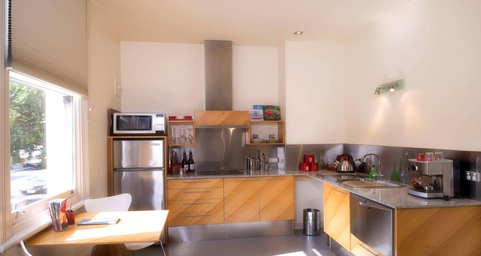 Twofourtwo Boutique Apartments Λόντσεστον Εξωτερικό φωτογραφία
