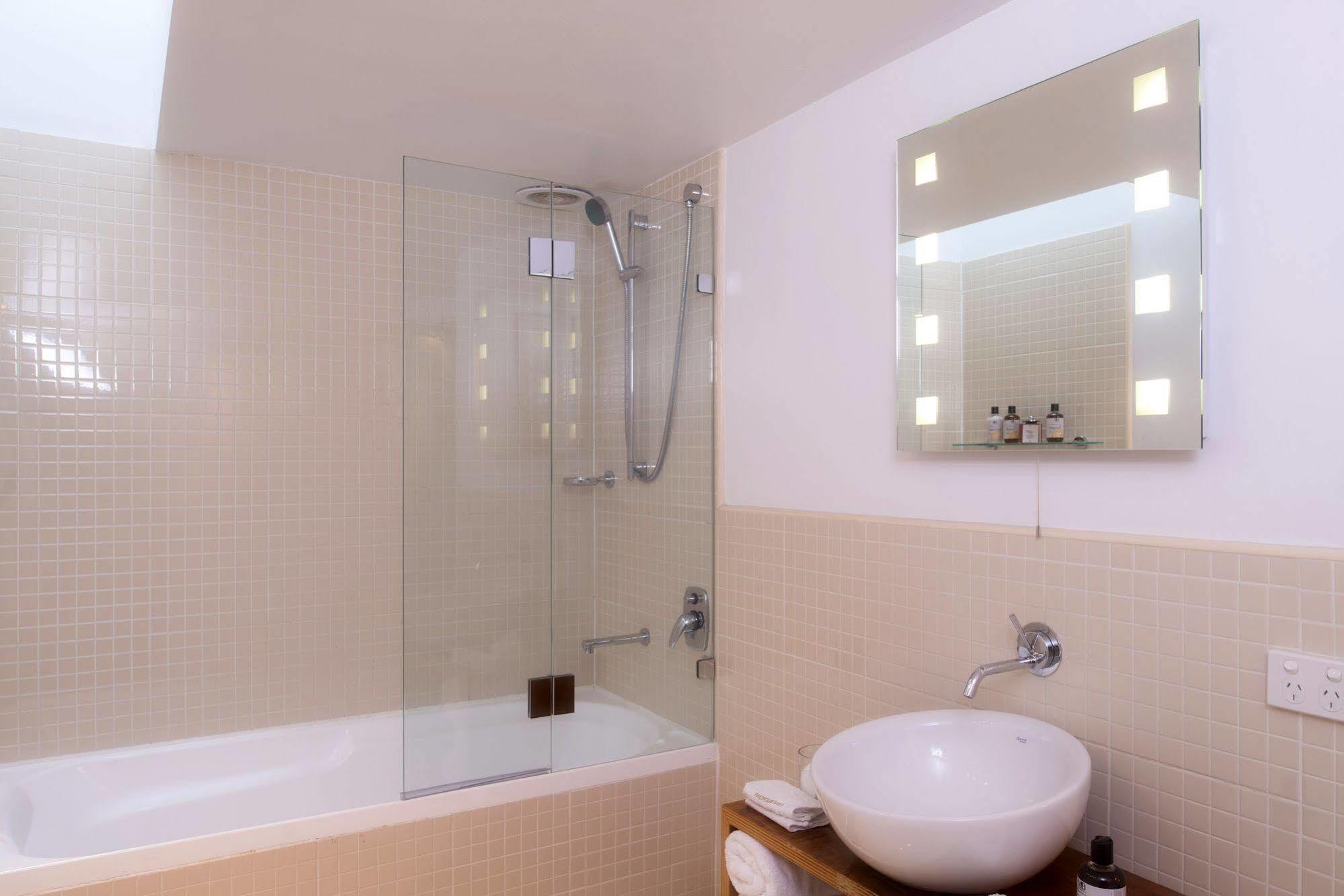 Twofourtwo Boutique Apartments Λόντσεστον Εξωτερικό φωτογραφία