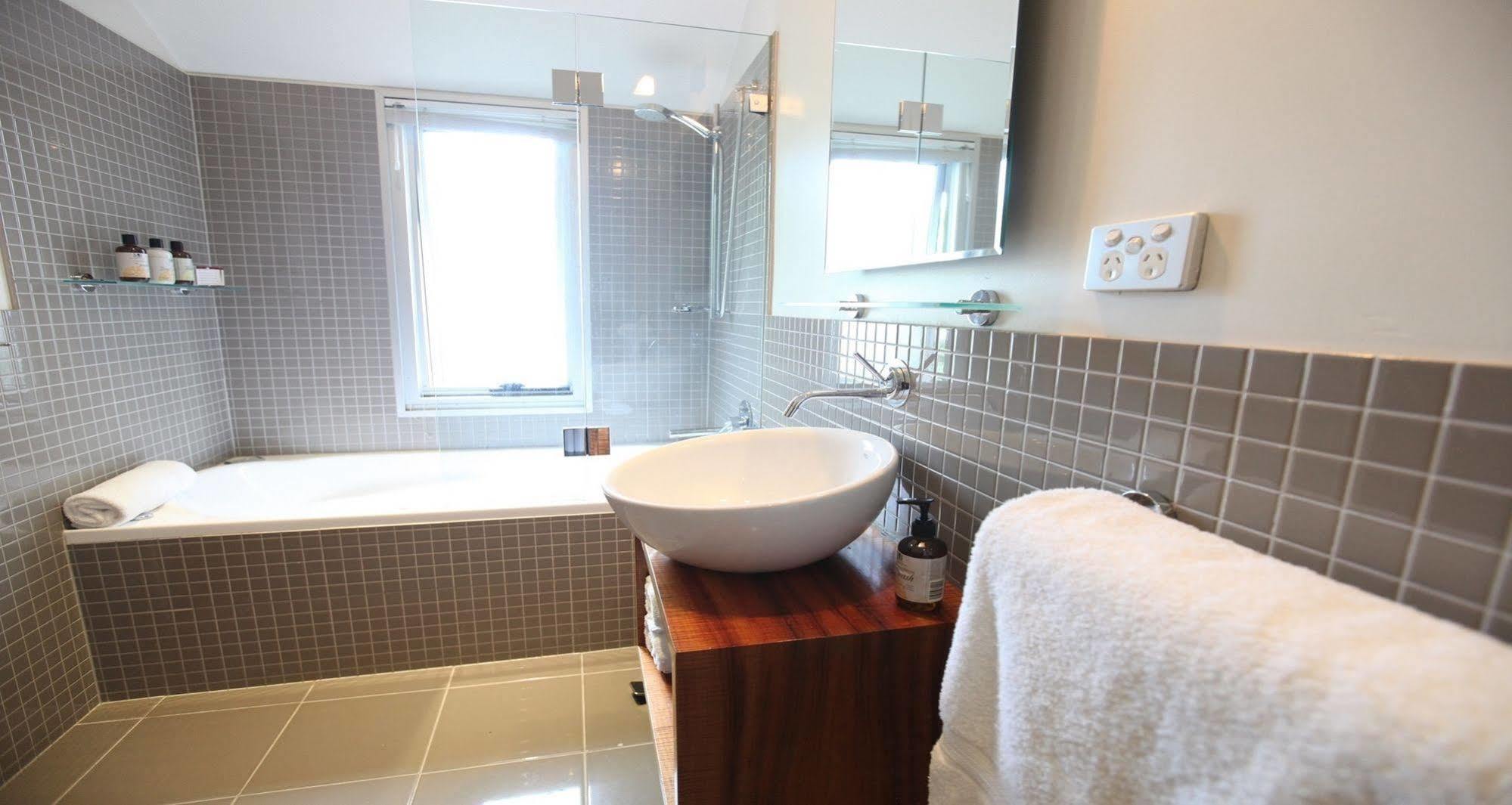 Twofourtwo Boutique Apartments Λόντσεστον Εξωτερικό φωτογραφία