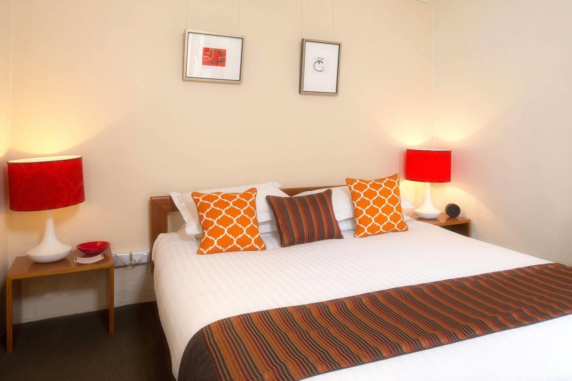 Twofourtwo Boutique Apartments Λόντσεστον Εξωτερικό φωτογραφία